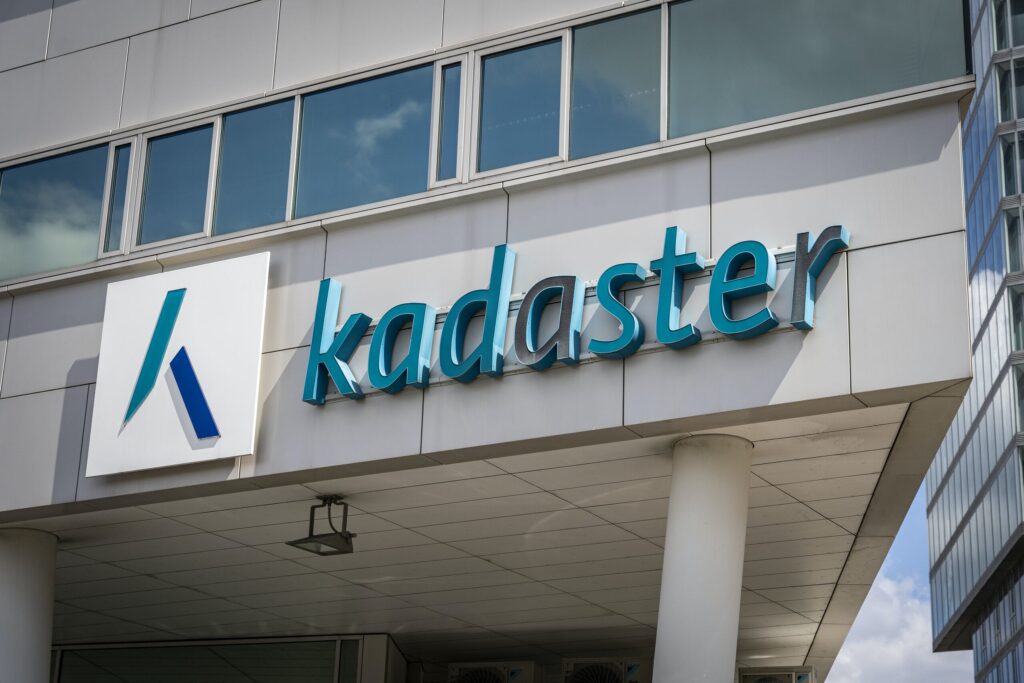Het kadaster schermt meer persoonlijke gegevens af Het kadaster schermt meer persoonlijke gegevens af
